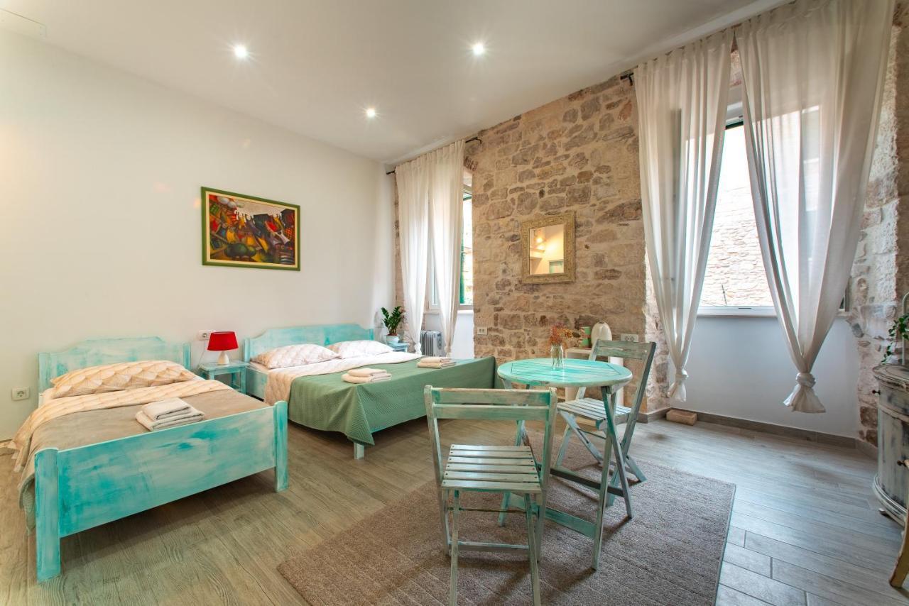 Rooms And Apartments Djanovic Split Exterior foto